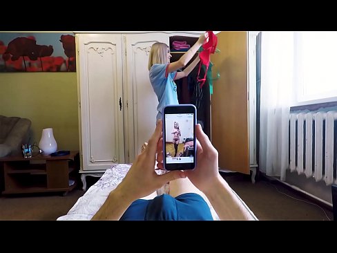 ❤️ අම්මා ගෙදර එන්න කලින් අක්කා එයාගේ මල්ලිව කම්මුතු කළා Porno අප වෙත