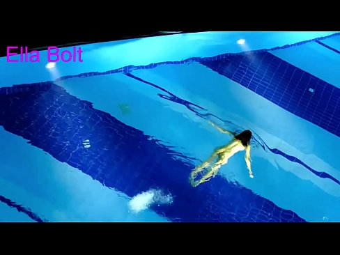 ❤️ මට නැරඹීම නැවැත්විය නොහැක, තරුණ රන්වන්තිය ELLA BOLT නිවාඩු නිකේතනයේ තටාකයේ නිරුවතින් පිහිනීමට හසු විය Porno අප වෙත